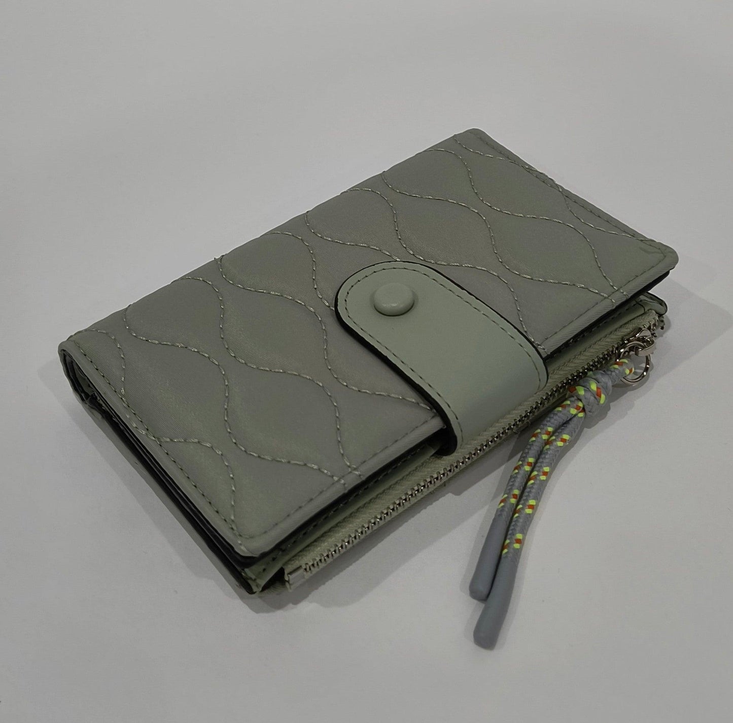 Monedero Cartera 15,5*10*2 disponible Verde y Azul con Textura Acolchada – Estilo, Comodidad y Alta Funcionalidad - tenemosturegalo.es