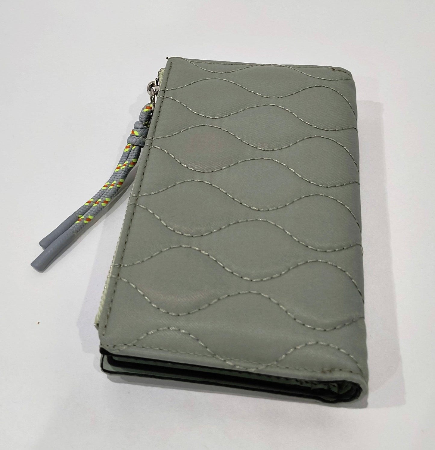 Monedero Cartera 15,5*10*2 disponible Verde y Azul con Textura Acolchada – Estilo, Comodidad y Alta Funcionalidad - tenemosturegalo.es