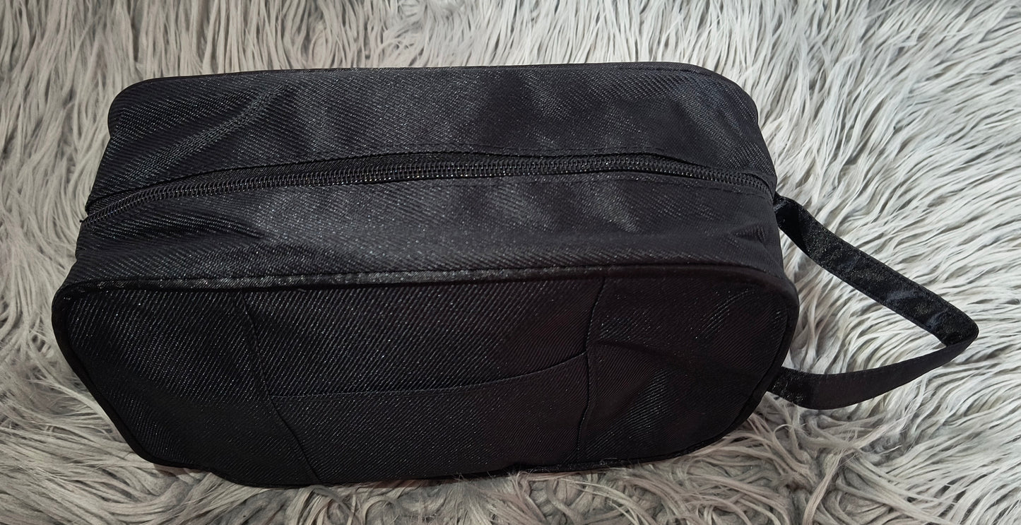 Neceser de Hombre con Asa y Bolsillo Delantero 26x16x9 – Práctico y Elegante en Azul Marino, Marrón, Verde Oscuro y Negro - tenemosturegalo.es