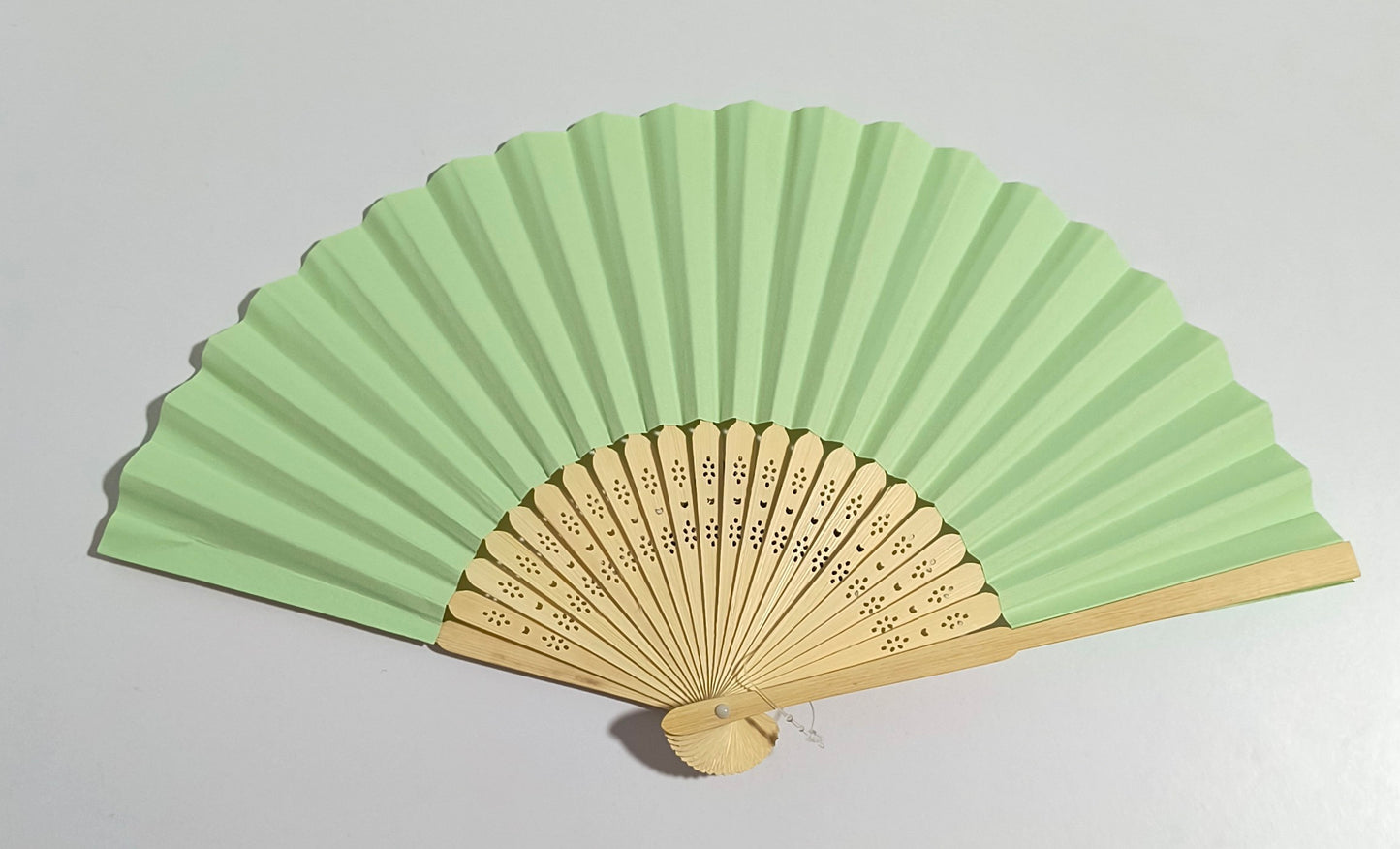 Abanico de Madera en Colores Rosa, Azul, Verde y Lila: El Toque Perfecto de Elegancia y Frescura - tenemosturegalo.es