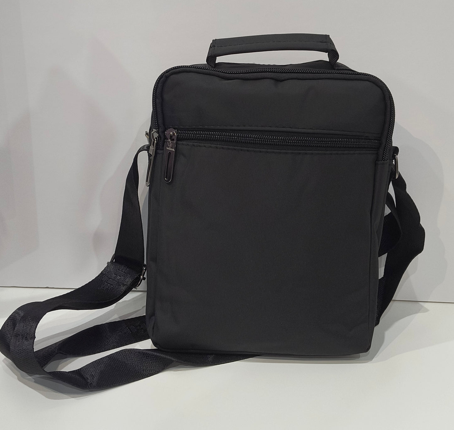 Bolso Bandolera de Hombre Negro con Cinta Ajustable y Múltiples Bolsillos 25x20x10 cm - tenemosturegalo.es