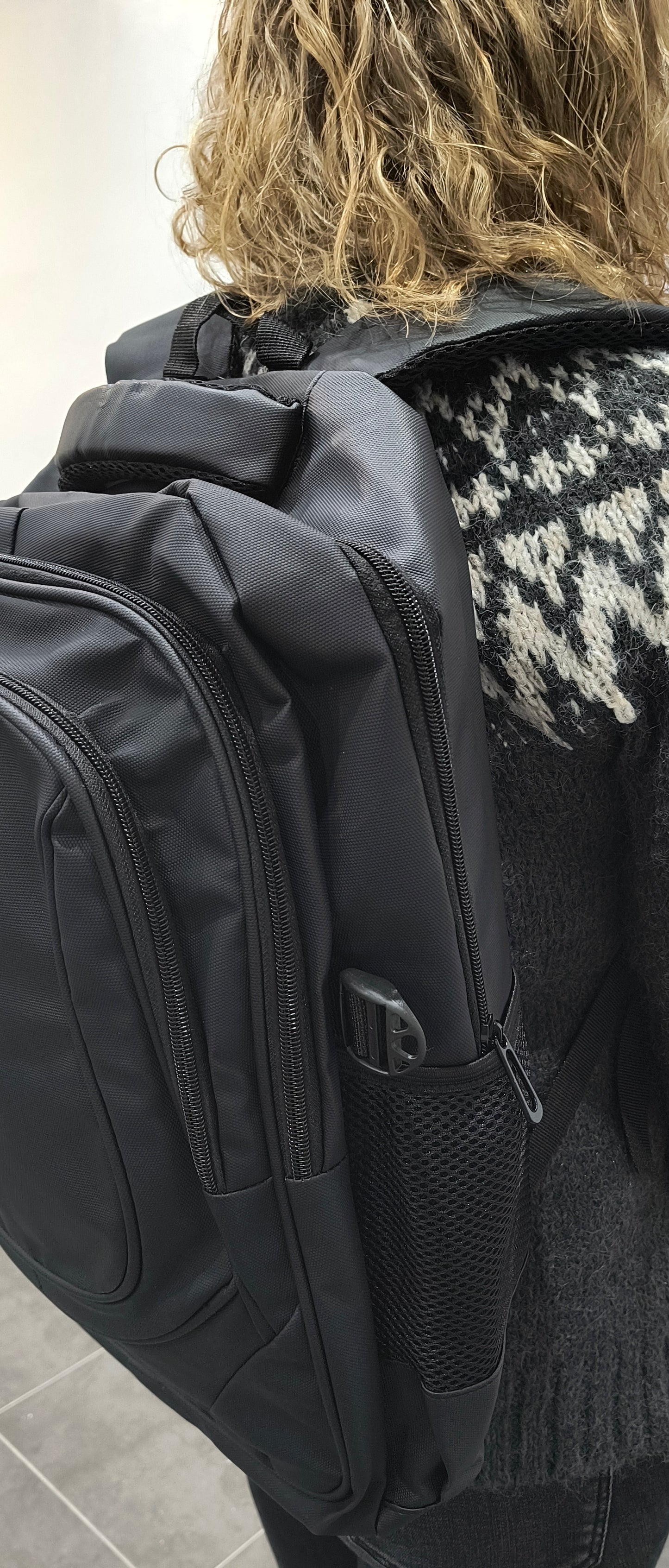 Mochila Unisex 46x40x14 cm Negra de Gran Capacidad con Múltiples Bolsillos y Espalda Acolchada - tenemosturegalo.es