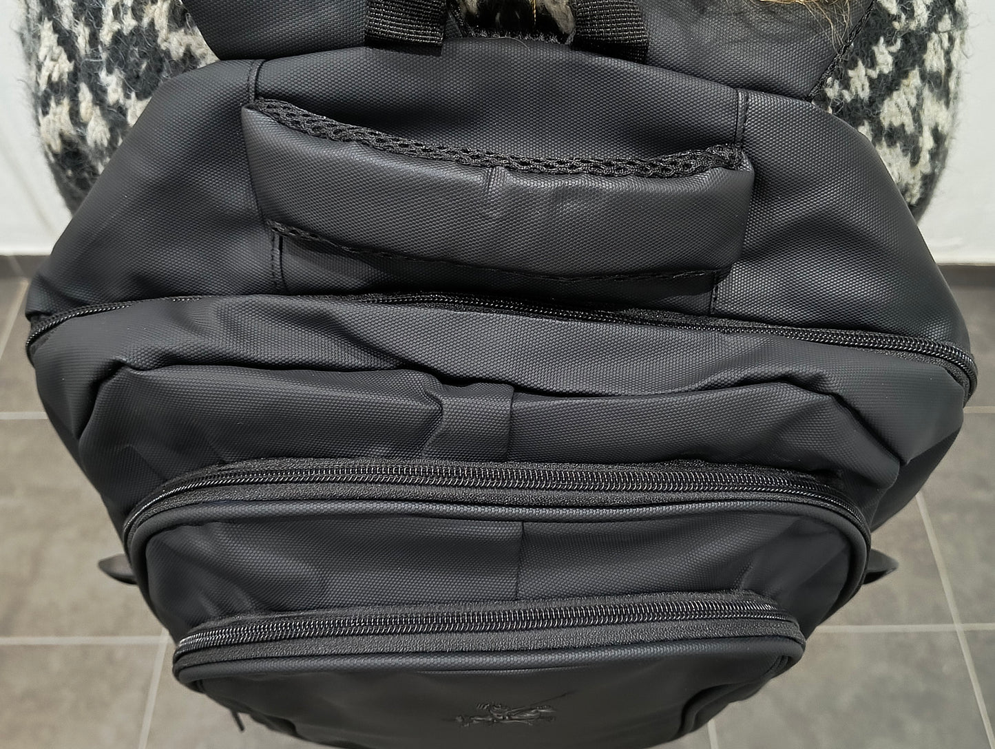 Mochila Unisex 46x40x14 cm Negra de Gran Capacidad con Múltiples Bolsillos y Espalda Acolchada - tenemosturegalo.es