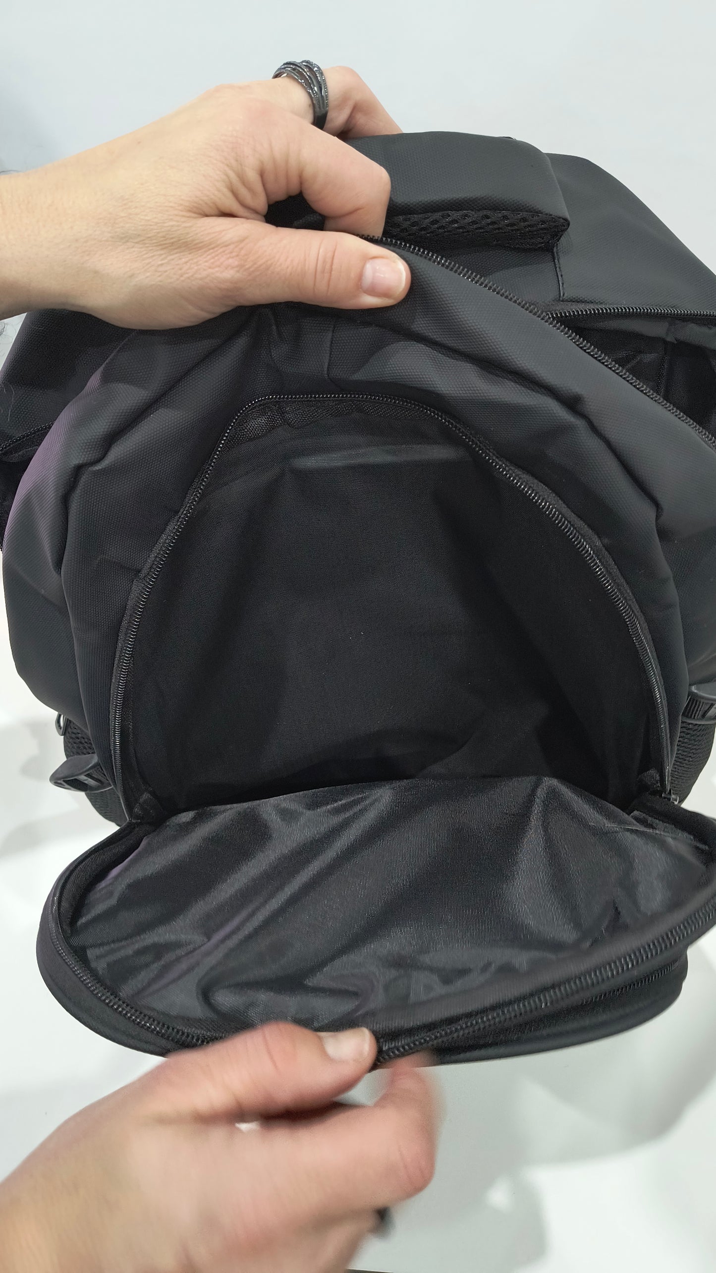 Mochila Unisex 46x40x14 cm Negra de Gran Capacidad con Múltiples Bolsillos y Espalda Acolchada - tenemosturegalo.es