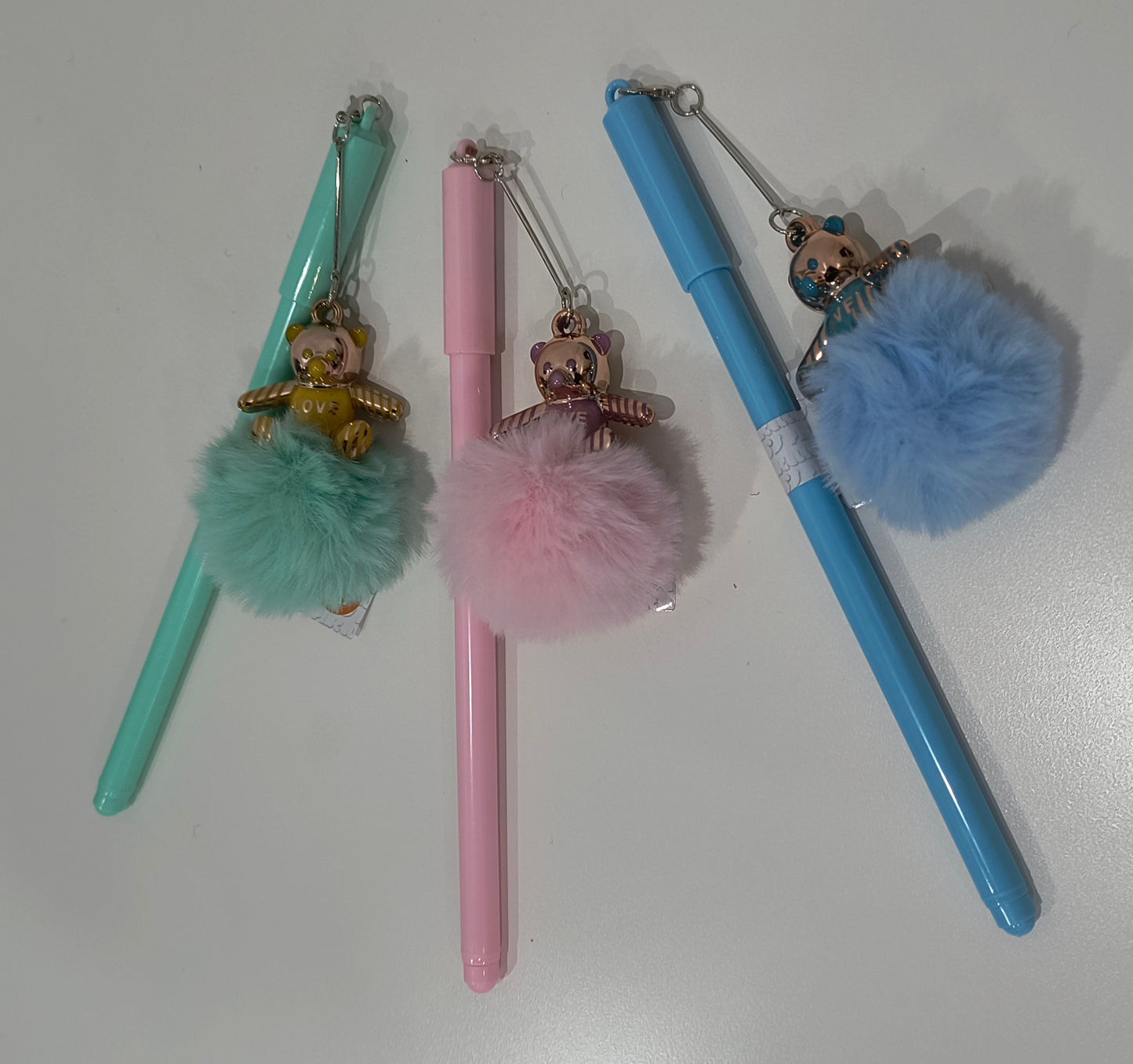 Bolígrafo con Pompón y Osito "Love" en Colores Azul, Verde y Rosa - tenemosturegalo.es