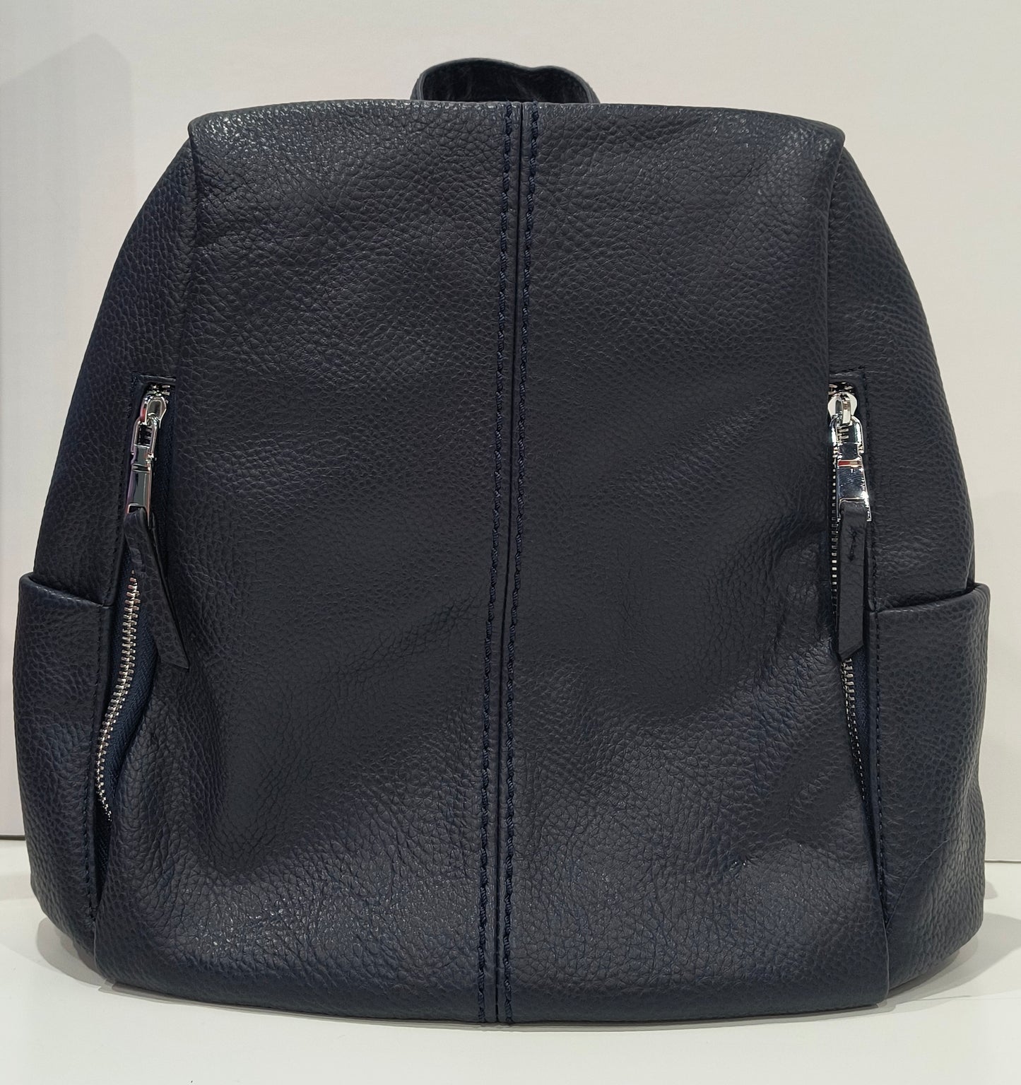 Bolso Mochila Antirrobo 30x36x13 cm disponible en color Negro y azul marino con Bolsillo Trasero y Gran Capacidad - 30x36x13 cm