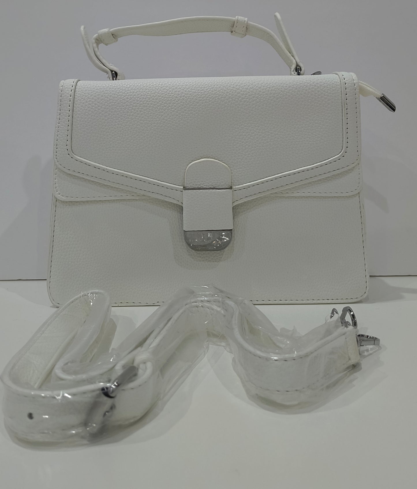 Mini Bolso de Mano Blanco de Polipiel 25x18x11cm – Elegancia Compacta para San Fermín y Regalos Especiales