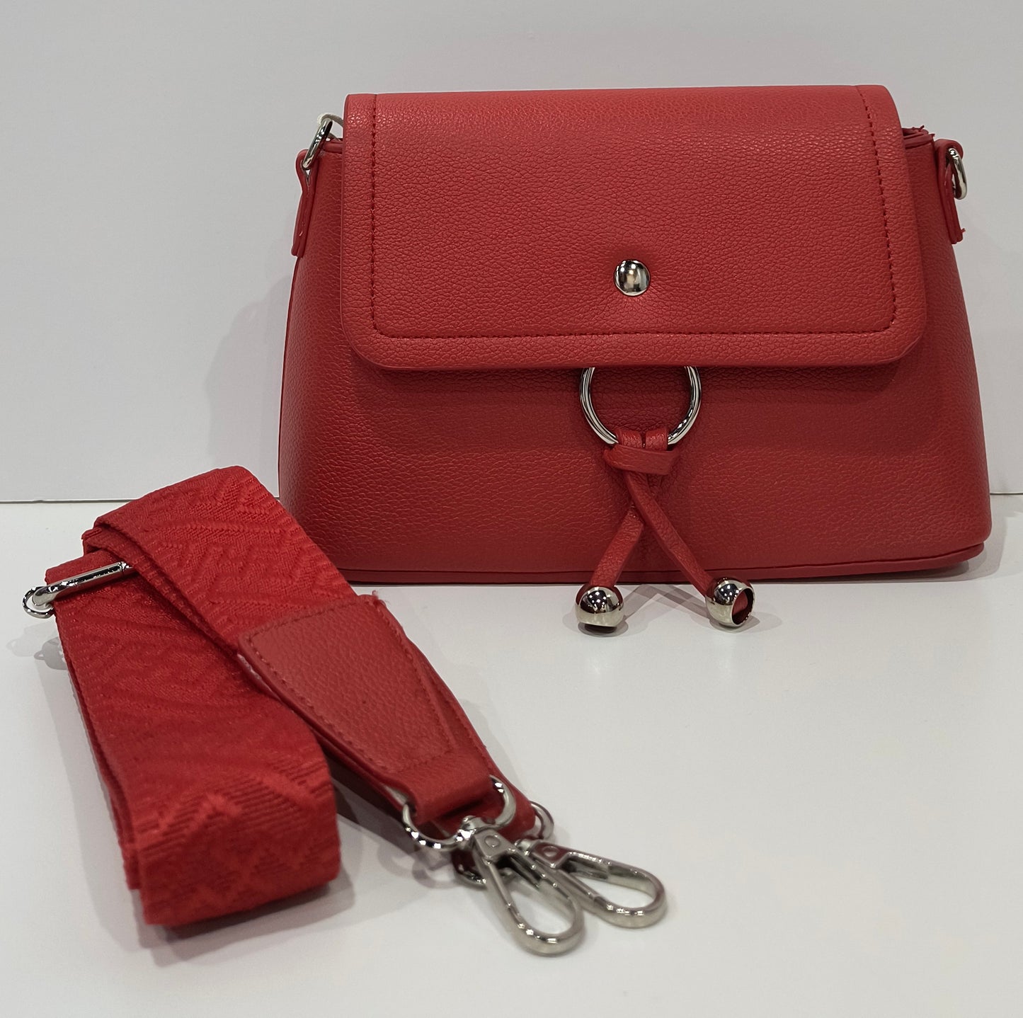 Bolso Bandolera Antirrobo Rojo con Solapa 24x17x8cm – Práctico, Seguro y con Estilo ideal para San Fermín