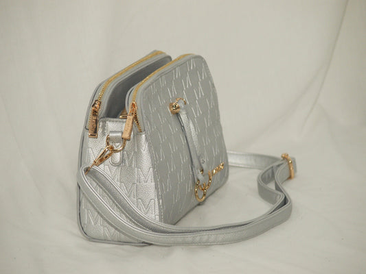 Bolso bandolera plata con tres cremalleras – Estilo, organización y comodidad en un solo accesorio - tenemosturegalo.es