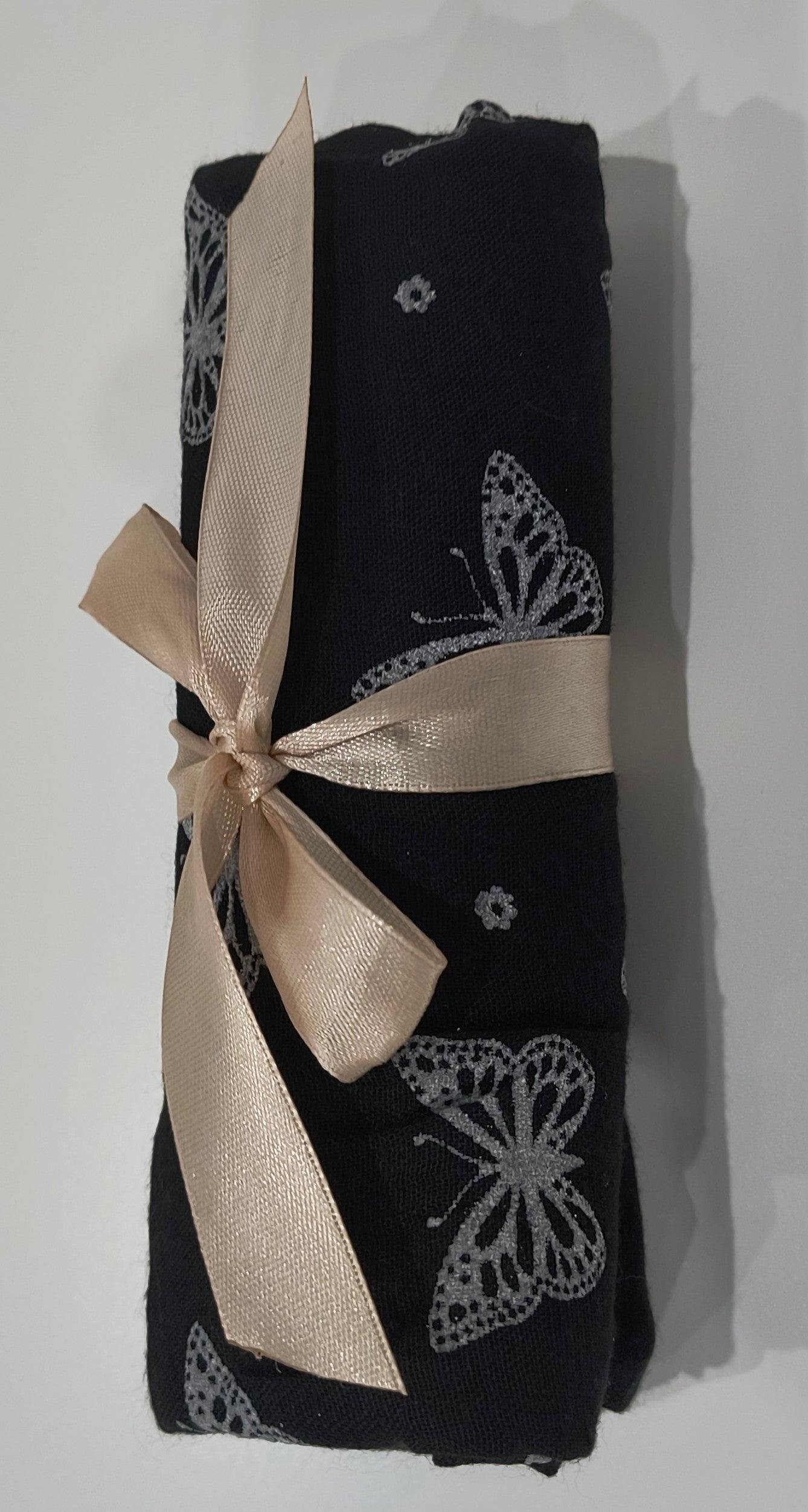 Fular de color con Mariposas disponible en varios colores: Elegancia y Estilo para Cada Ocasión. - tenemosturegalo.es