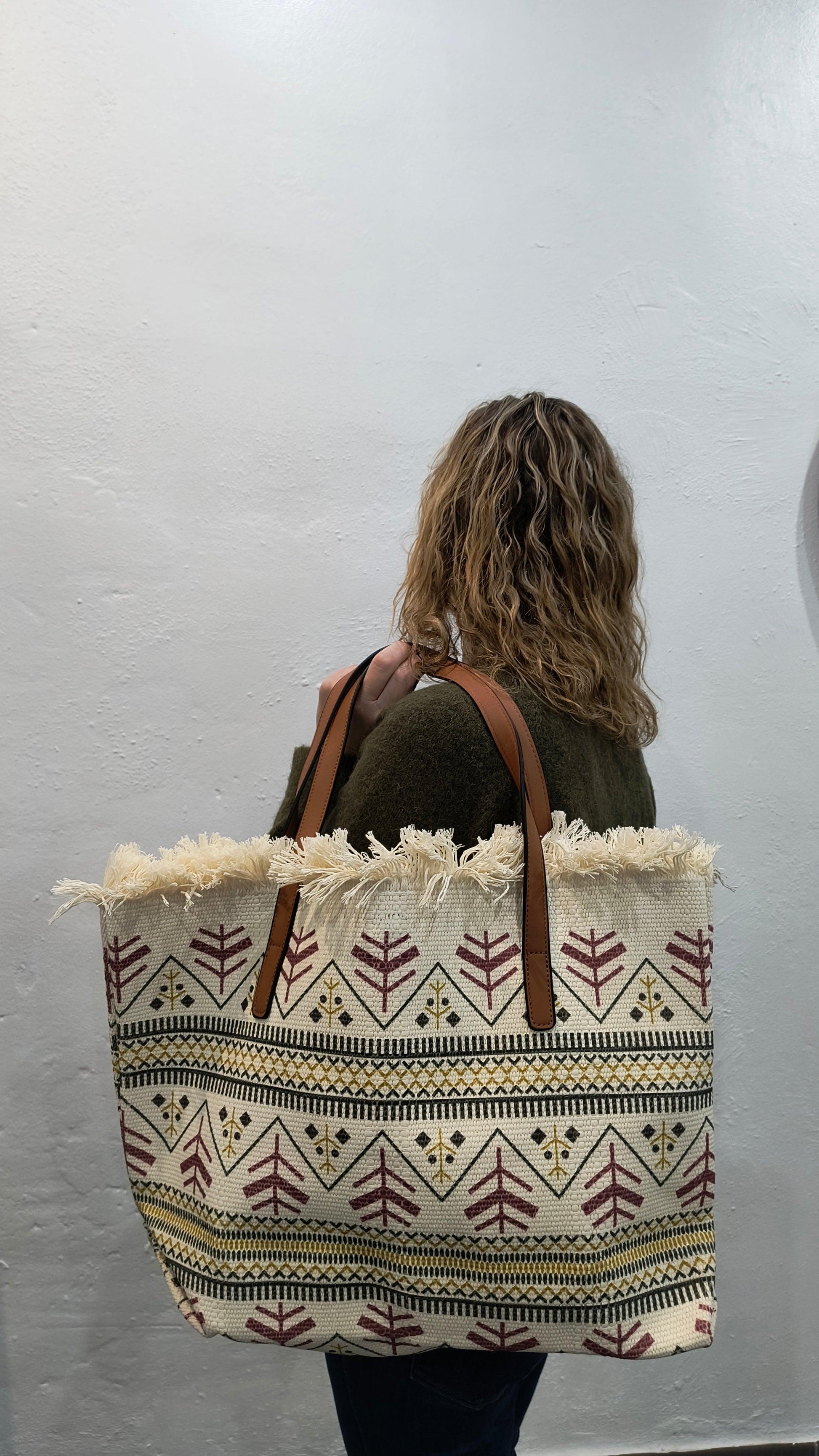 Bolso de Verano Grande con Flecos – Diseño Boho Chic en Beige y Marrón - tenemosturegalo.es