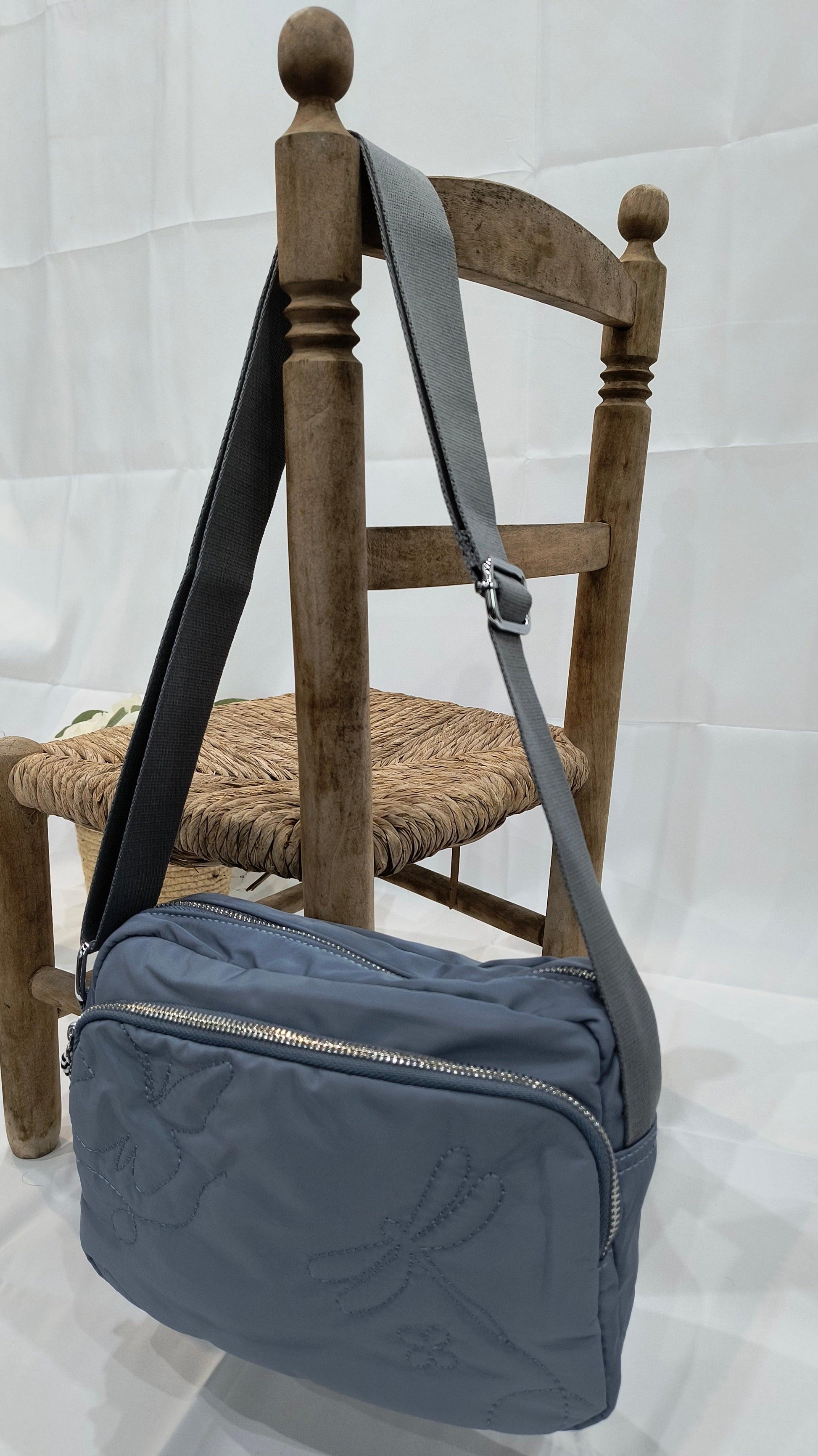 Bolso Bandolera 30X19X9cm disponible en color Azul, Beige y Verde – Comodidad, Estilo y Versatilidad en un Solo Accesorio - tenemosturegalo.es