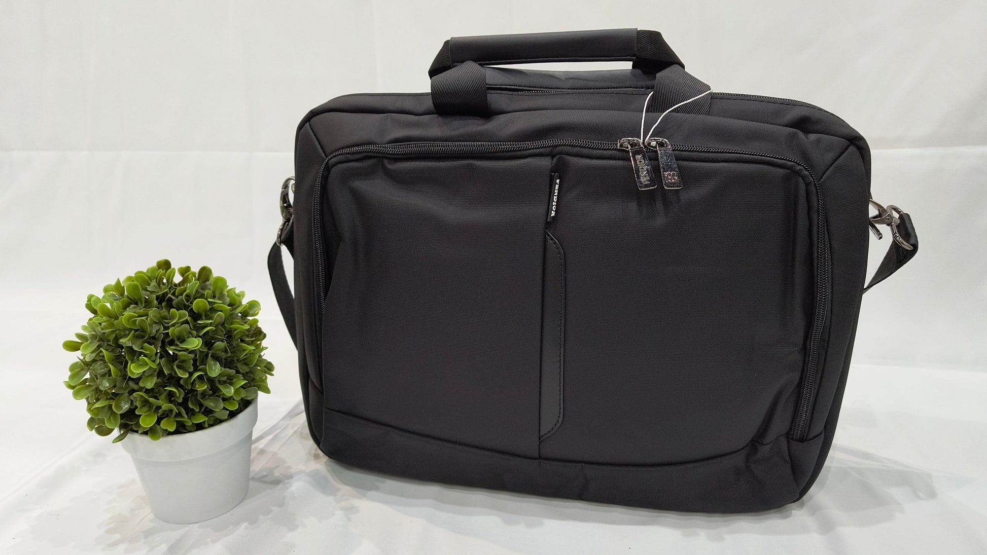 Maletín Negro 40x30x9cm: Estilo, Funcionalidad y Profesionalismo en un Solo Accesorio. - tenemosturegalo.es