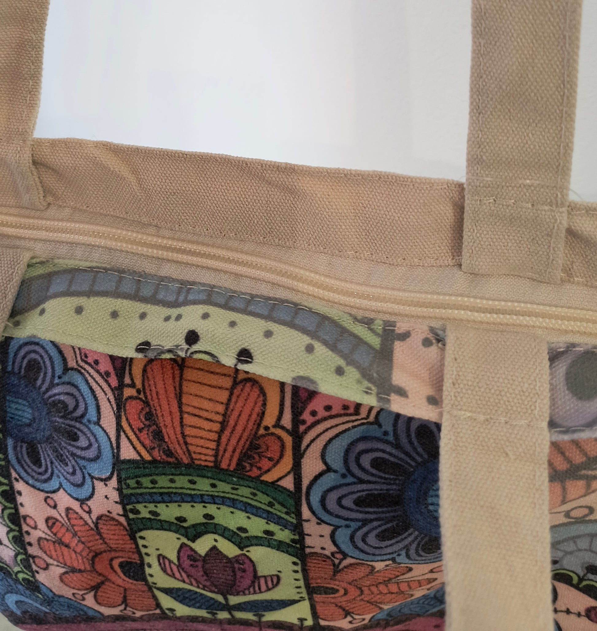 Bolso de Tela Tipo Saco 42*37 cm con Estampado de Mano de Fátima en Mandala – Estilo, Comodidad y Protección - tenemosturegalo.es