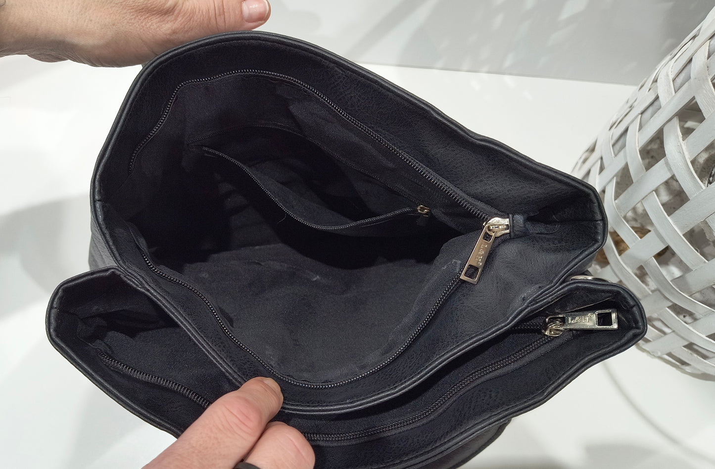 Bolso Bandolera 42*27*10 cm de Mujer en Color Negro con Doble Cremallera Superior y Gran Capacidad – Elegancia y Organización - tenemosturegalo.es