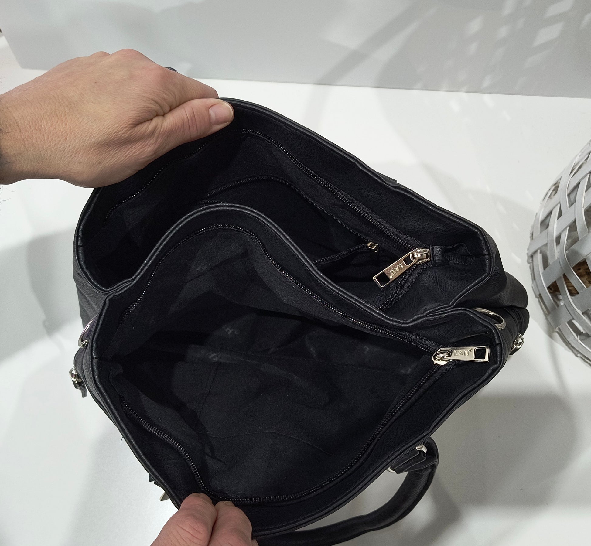 Bolso Bandolera 42*27*10 cm de Mujer en Color Negro con Doble Cremallera Superior y Gran Capacidad – Elegancia y Organización - tenemosturegalo.es