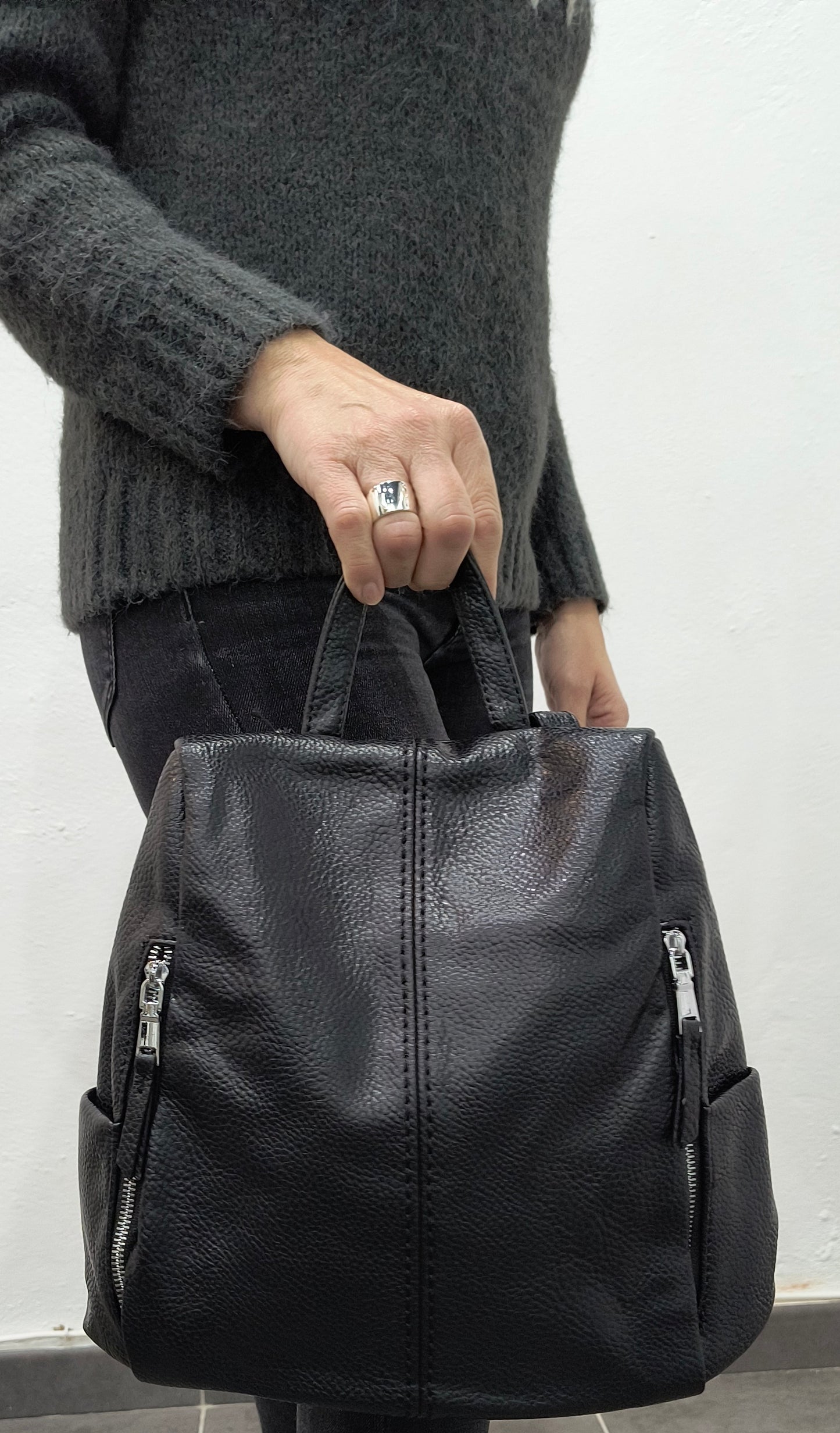 Bolso Mochila Antirrobo Negro con Bolsillo Trasero y Gran Capacidad - 30x36x13 cm - tenemosturegalo.es