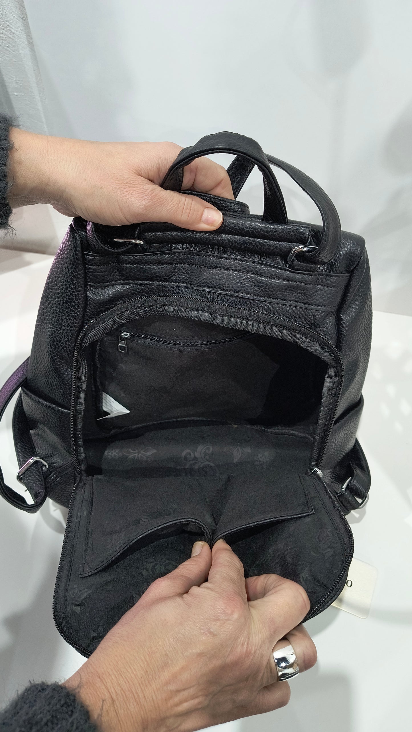 Bolso Mochila Antirrobo Negro con Bolsillo Trasero y Gran Capacidad - 30x36x13 cm - tenemosturegalo.es