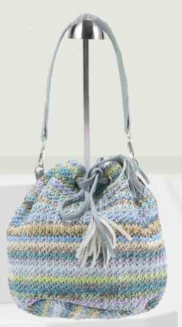 Bolso Bombonera 22 x 18 x 24 cm  Azul y rayas de varios colores en Rafia y Polipiel – Elegancia y Estilo Natural para tu Día a Día
