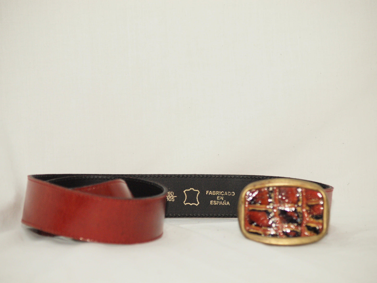 Cinturón piel mujer color rojo oscuro talla 90/105 y talla 95/110 hecho en España: Elegancia y Calidad a tu Alcance ✨🖤 - tenemosturegalo.es