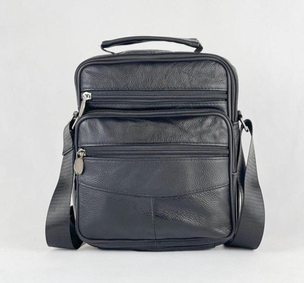 Bolso Bandolera de Hombre en Piel Medidas: 23x19 x 7 cm Hecho en Italia– Estilo y Funcionalidad en Negro y Marrón - tenemosturegalo.es